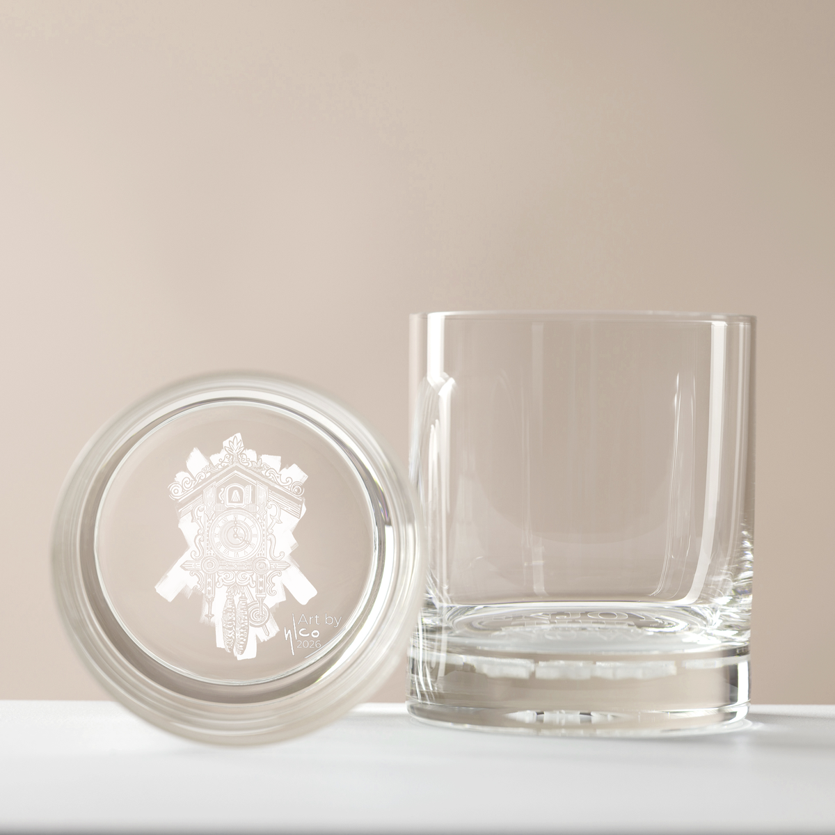 Casa Vivida × Nir Design Glas Kuckucksuhr — Frontansicht